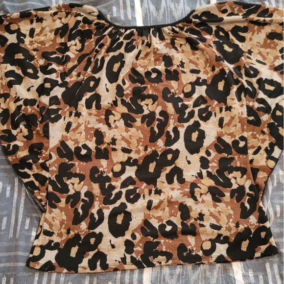 Short sleeved animal print top. - Picture 2 of 2
